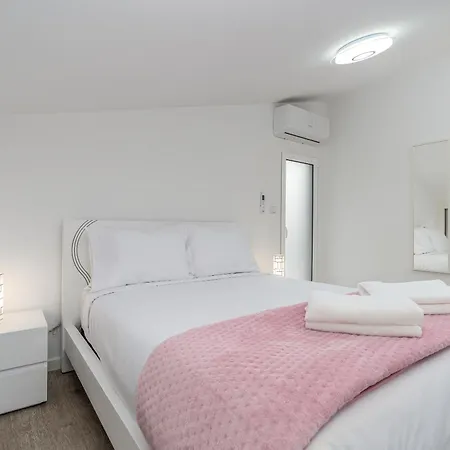 Ana's View, Cozy Apartment, Ac, Sea View & Parking