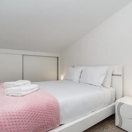 Ana's View, Cozy Apartment, Ac, Sea View & Parking Arco da Calheta (Madeira)