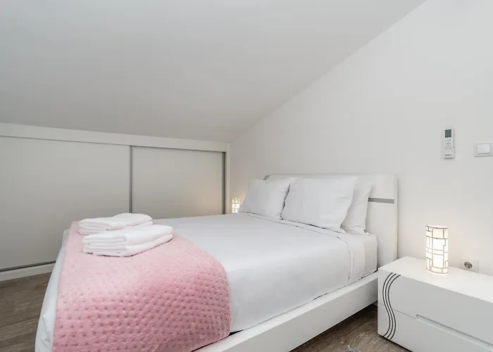 Ana's View, Cozy Apartment, Ac, Sea View & Parking Arco da Calheta (Madeira)