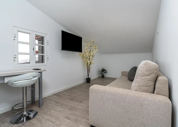 Ana's View, Cozy Apartment, Ac, Sea View & Parking * Arco da Calheta (Madeira)