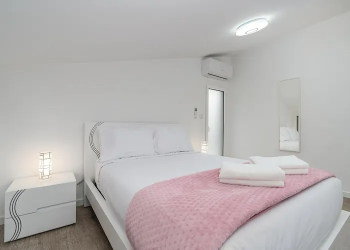Ana's View, Cozy Apartment, Ac, Sea View & Parking