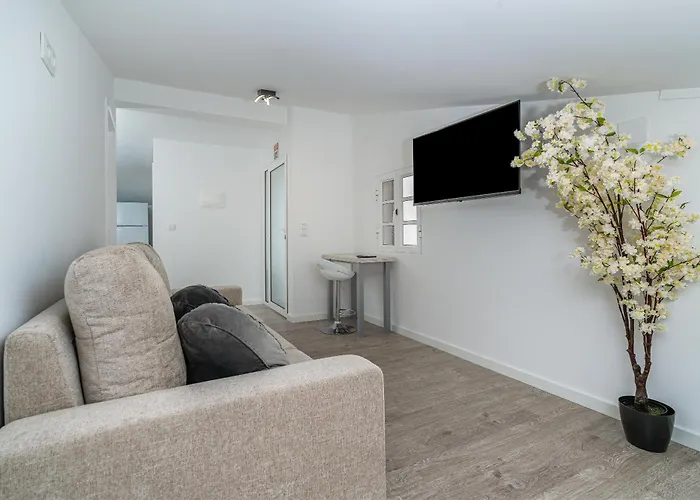 Ana's View, Cozy Apartment, Ac, Sea View & Parking Apartmán